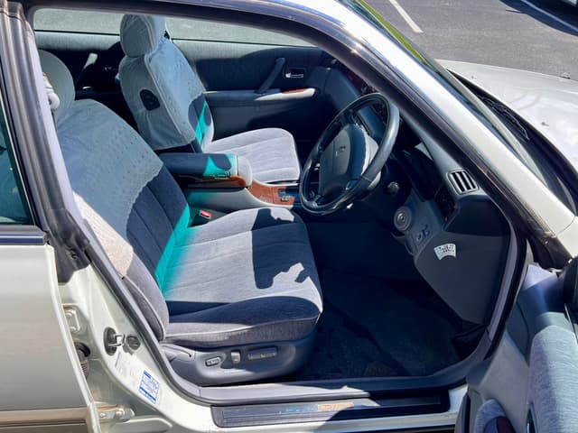 1996 Toyota Crown JDM car for sale — photo 2 of 21