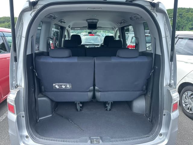 2009 Honda Stepwagon JDM car for sale — photo 5 of 7