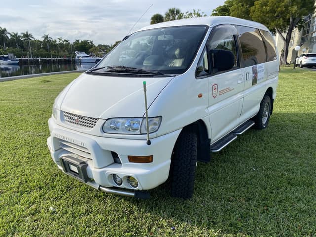 1999 Mitsubishi Delica JDM car for sale — photo 16 of 17