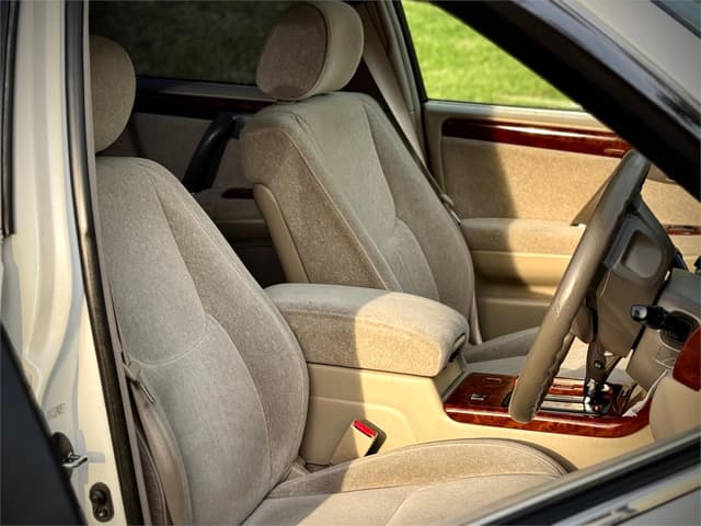 1999 Toyota Crown JDM car for sale — photo 23 of 25