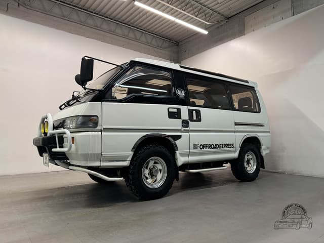 1991 Mitsubishi Delica JDM car for sale — photo 10 of 25