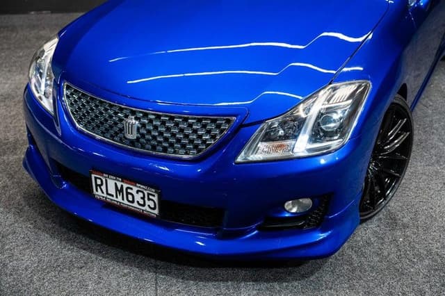 2009 Toyota Crown JDM car for sale — photo 2 of 18