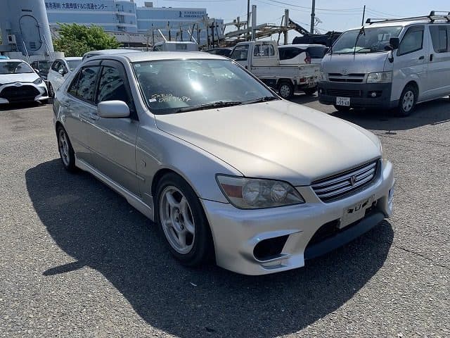 1999 Toyota Altezza JDM car for sale — photo 2 of 10