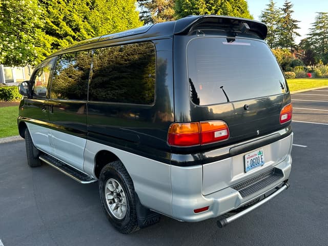 1994 Mitsubishi Delica JDM car for sale — photo 9 of 22