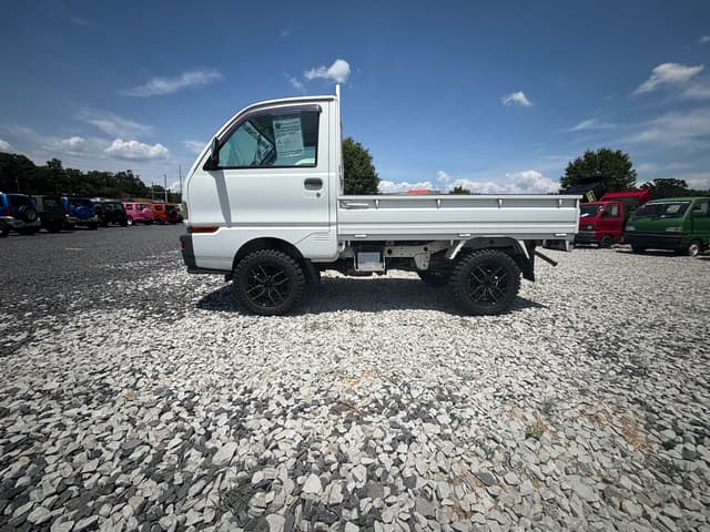 1998 Mitsubishi Minicab JDM car for sale — photo 2 of 11