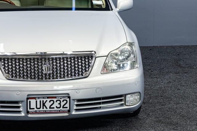 2007 Toyota Crown JDM car for sale — photo 7 of 20