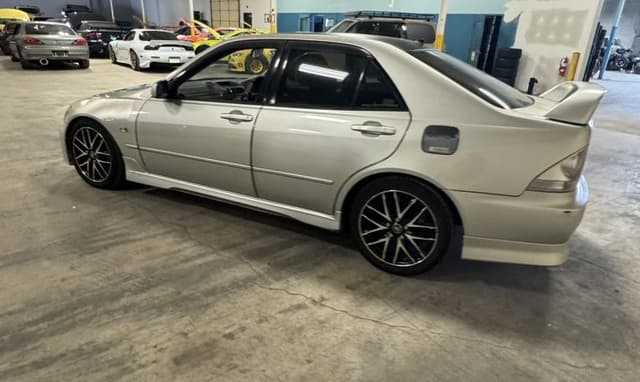 1999 Toyota Altezza JDM car for sale — photo 17 of 25