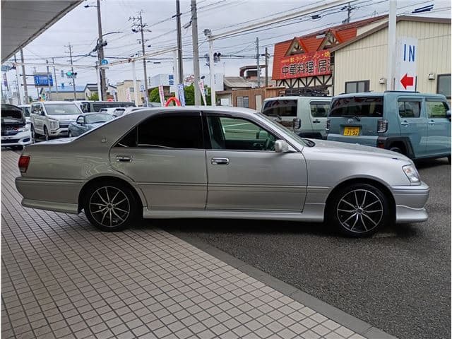 2003 Toyota Crown JDM car for sale — photo 2 of 24