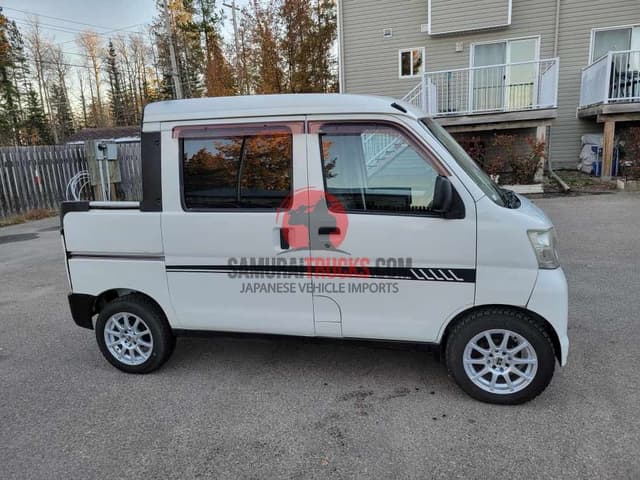 2004 Daihatsu Hijet JDM car for sale — photo 12 of 13