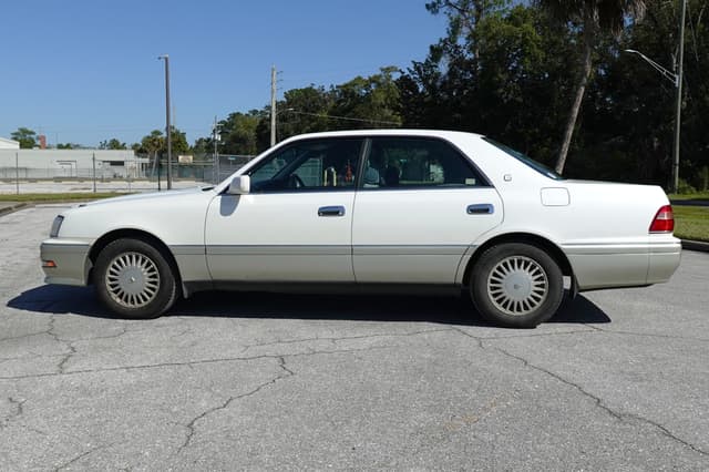 1997 Toyota Crown JDM car for sale — photo 8 of 16