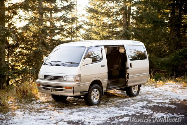 1995 Toyota HiAce JDM car for sale — photo 13 of 25