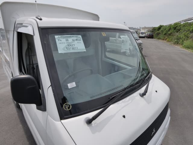 2001 Mitsubishi Minicab JDM car for sale — photo 12 of 25
