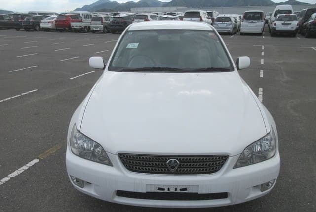 2002 Toyota Altezza JDM car for sale — photo 8 of 25