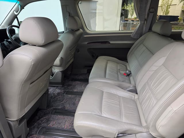 2000 Nissan Elgrand JDM car for sale — photo 2 of 16