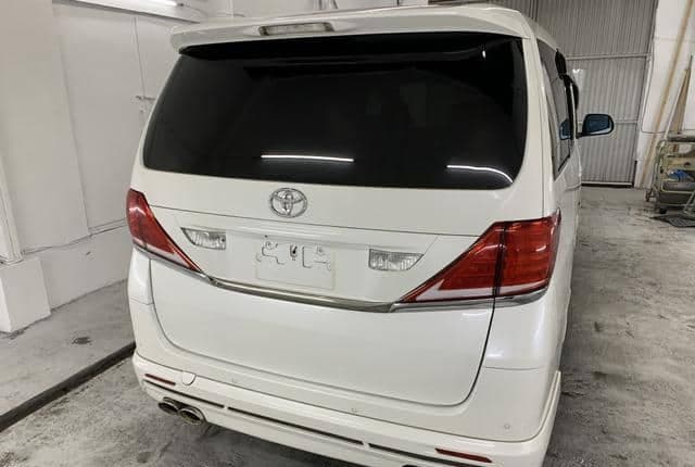 2010 Toyota Vellfire JDM car for sale — photo 9 of 10