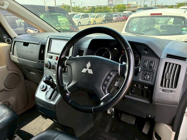 2010 Mitsubishi Delica JDM car for sale — photo 3 of 8