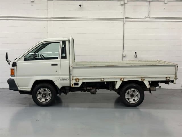 1996 Toyota Townace JDM car for sale — photo 12 of 25