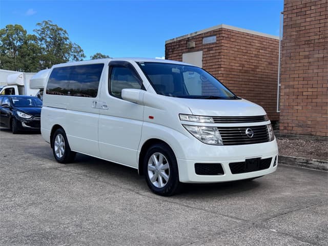 2003 Nissan Elgrand JDM car for sale — photo 4 of 16