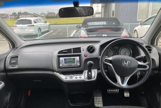 2010 Honda Stream JDM car for sale — photo 2 of 25