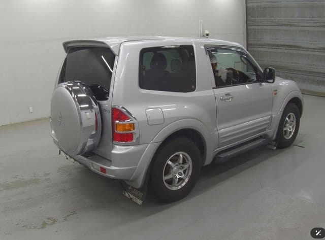 2000 Mitsubishi Pajero JDM car for sale — photo 2 of 16