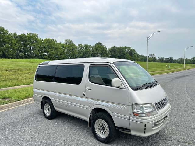 1998 Toyota HiAce JDM car for sale — photo 2 of 18