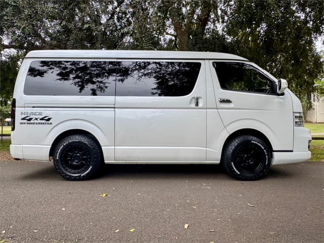 2010 Toyota HiAce JDM car for sale — photo 2 of 23