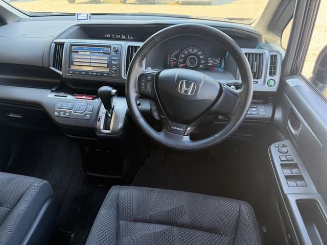 2010 Honda Stepwagon JDM car for sale — photo 10 of 19