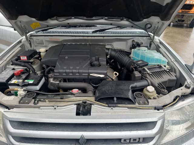 2000 Mitsubishi Pajero JDM car for sale — photo 16 of 19