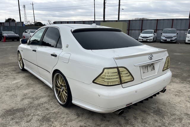 2005 Toyota Crown JDM car for sale — photo 2 of 25