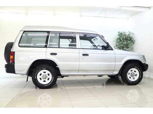 1992 Mitsubishi Pajero JDM car for sale — photo 4 of 17