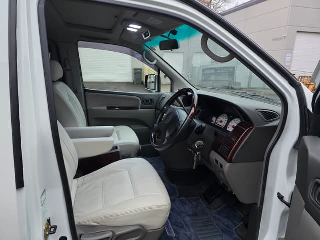 2000 Nissan Elgrand JDM car for sale — photo 11 of 25