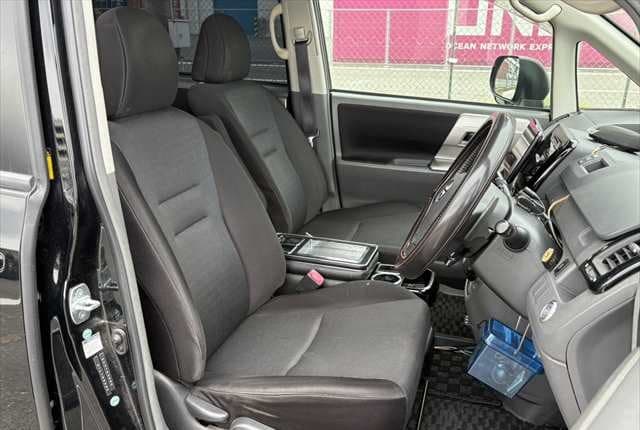 2008 Toyota Voxy JDM car for sale — photo 18 of 25