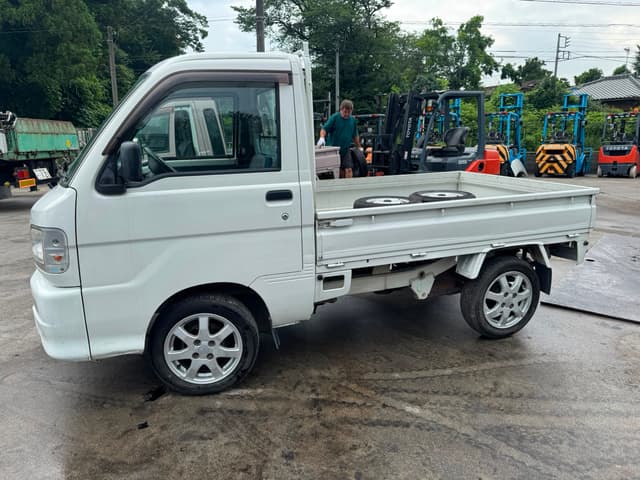 2000 Daihatsu Hijet JDM car for sale — photo 4 of 12