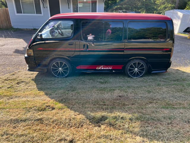 1996 Toyota HiAce JDM car for sale — photo 11 of 13