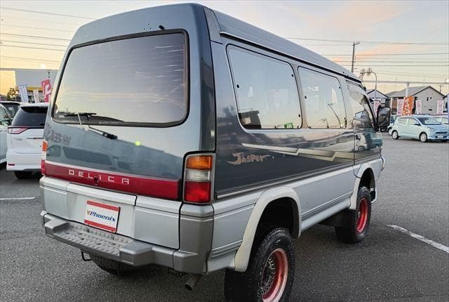1993 Mitsubishi Delica JDM car for sale — photo 2 of 25