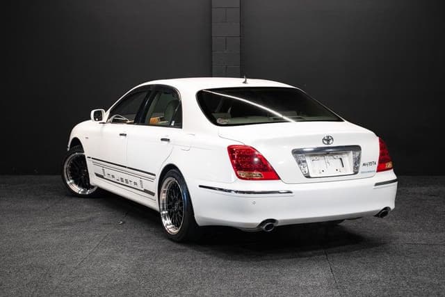 2006 Toyota Majesta JDM car for sale — photo 8 of 16