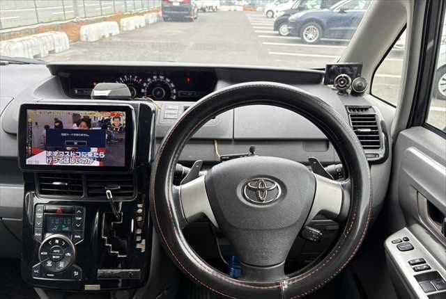 2008 Toyota Voxy JDM car for sale — photo 9 of 25