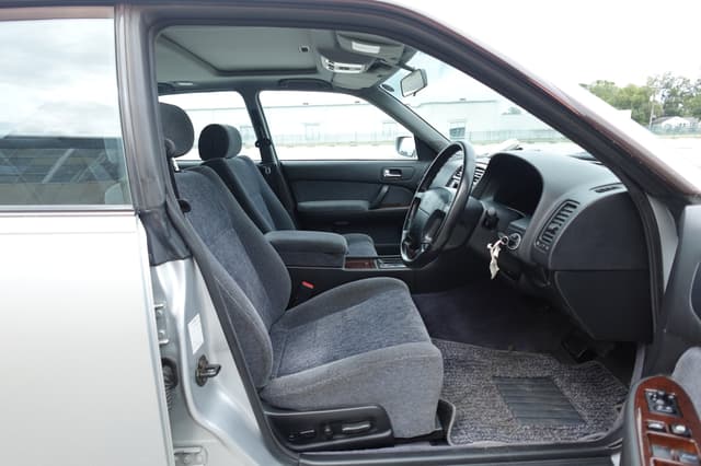 1995 Nissan Gloria JDM car for sale — photo 11 of 18