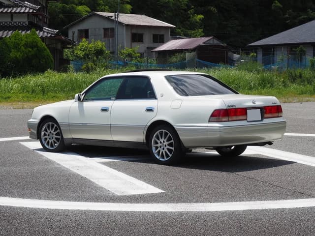 1999 Toyota Crown JDM car for sale — photo 13 of 22