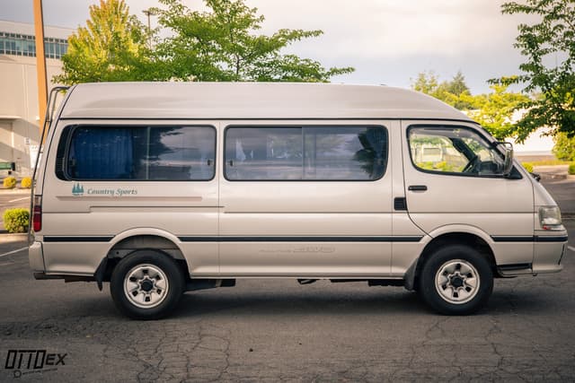 1999 Toyota HiAce JDM car for sale — photo 9 of 25
