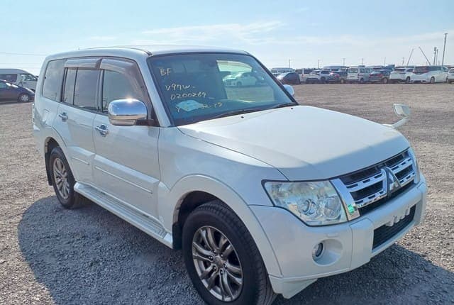 2009 Mitsubishi Pajero JDM car for sale — photo 7 of 25