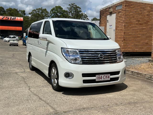 2006 Nissan Elgrand JDM car for sale — photo 3 of 16
