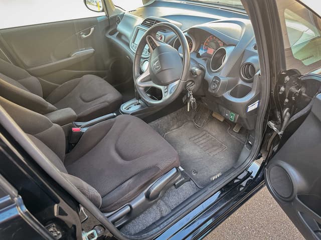 2010 Honda Fit JDM car for sale — photo 16 of 25