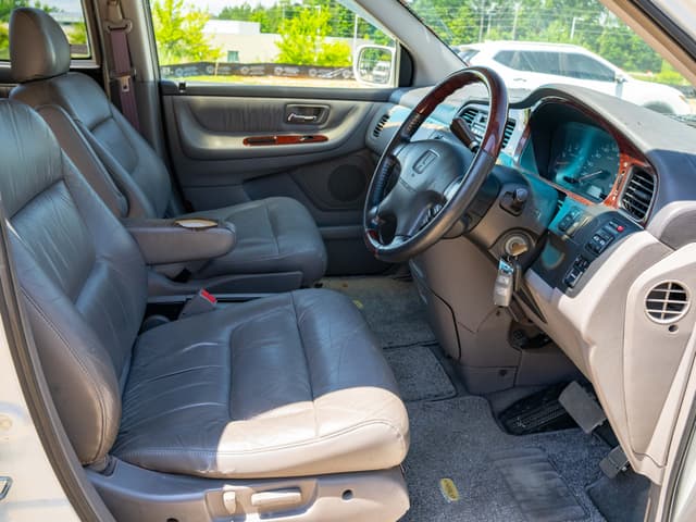 2001 Honda Odyssey JDM car for sale — photo 12 of 15