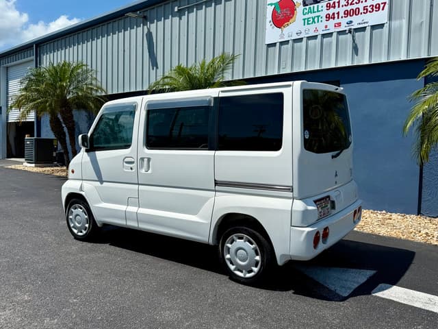 1999 Mitsubishi Town Box JDM car for sale — photo 8 of 18