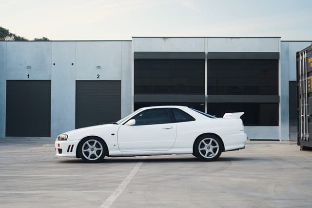 1998 Nissan Skyline JDM car for sale — photo 4 of 25