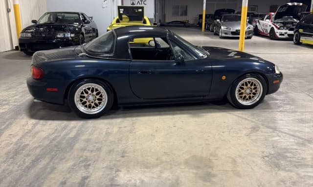 1998 Mazda Roadster (Eunos Roadster / MX-5) JDM car for sale — photo 7 of 25