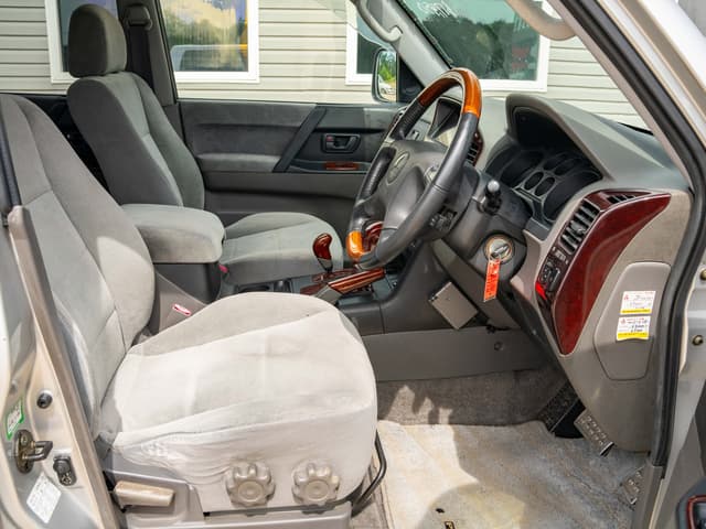 2000 Mitsubishi Pajero JDM car for sale — photo 12 of 18