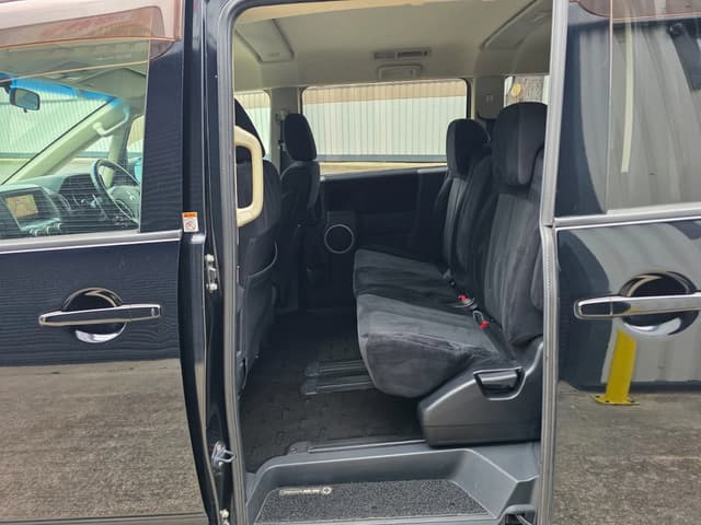2007 Mitsubishi Delica JDM car for sale — photo 14 of 24