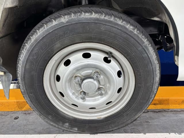 1999 Daihatsu Hijet JDM car for sale — photo 13 of 23